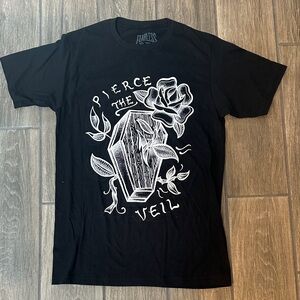 Black Graphic T-Shirt for Men size medium.